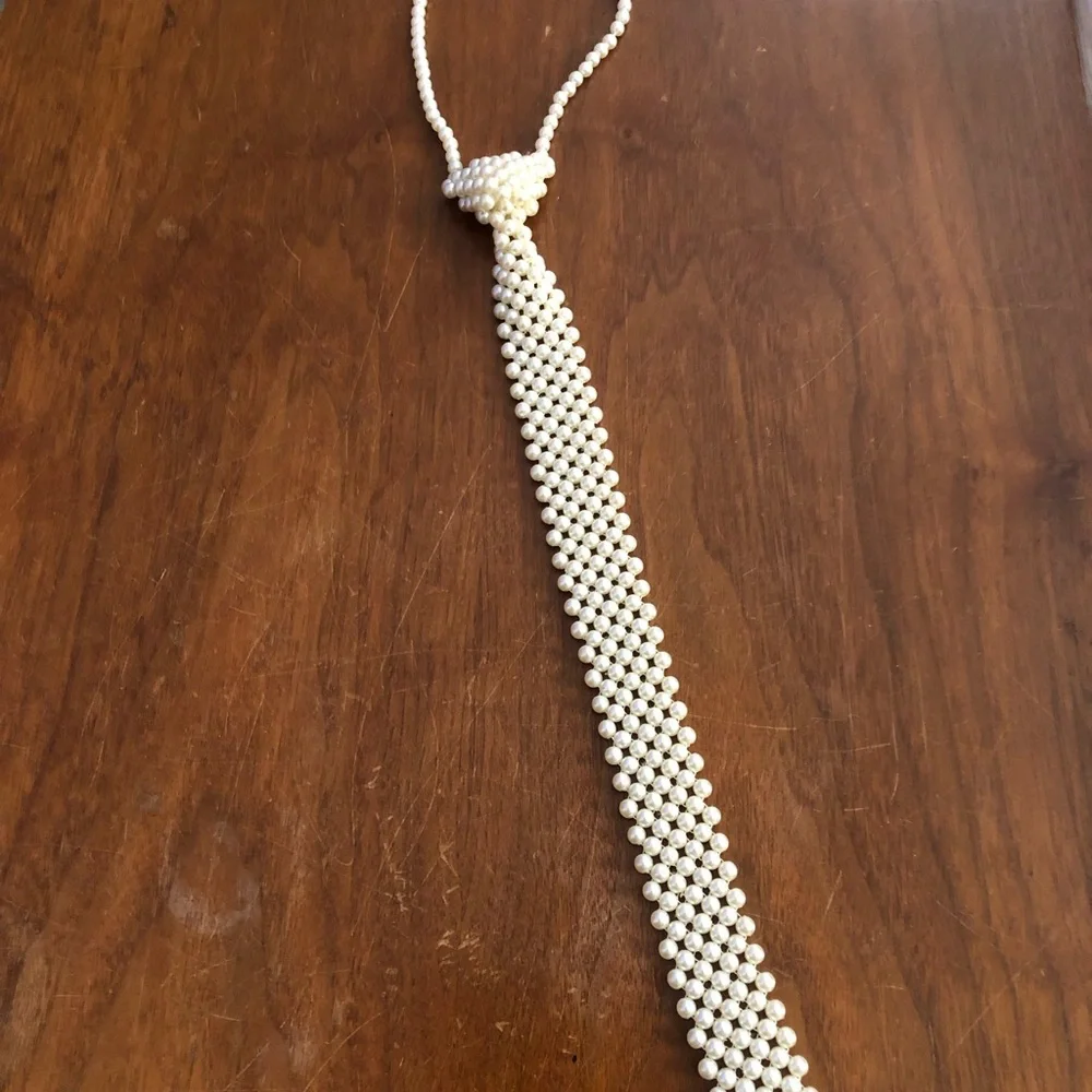 Elegant Pearl Tie - Picture 9 of 9